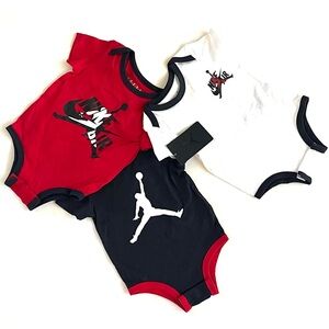 JORDAN NIKE AIR Bodysuits 3-Pack Jumpman BABY SIZE 6M Black Gym Red White NWT